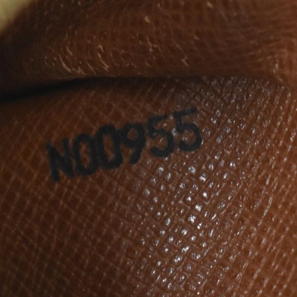 Authentic LOUIS VUITTON Blois Crossbody Shoulder Bag Monogram Leather Brown - Picture 3 of 16